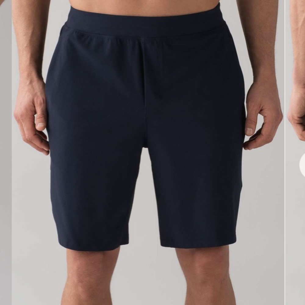 Lululemon Twill Chill shorts true navy size large athletic